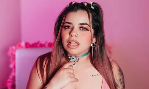 MiahJoness Kisses Pic