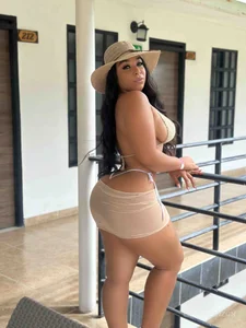 EileenBenzonPERFECT LATINA!图片 3