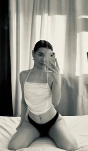 StellaPierce Public 사진