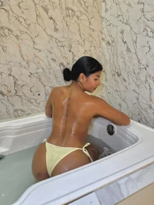 Eilyen_ Jacuzzi day Pic 5