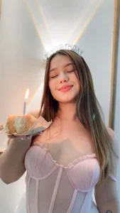 Roxie-Summers11 It's my birthday... and I'm ready to misbehave 😈🎂 Pic 2