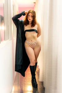 Sharon_Black Public টি ছবি