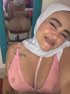 Between lights, lace and skin... my most naughty part hides 🔥🥵 od MarianFadel  snímek