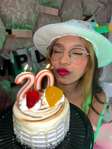 LunaAridi My 20th birthday 🥳💋 Foto 8