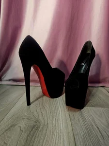 Hennessy_XO My high heels colection Pic 2