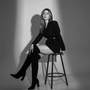 Vanessa_Walters Black and white Pic