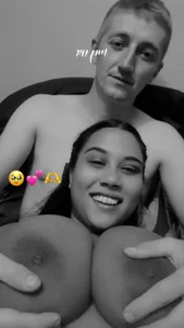 Grabbing on some sexy Tits😈😋 od SugarAndSpiceXXXX  snímek