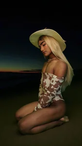 melody-rouss The cover of the book does not define the story 사진 7