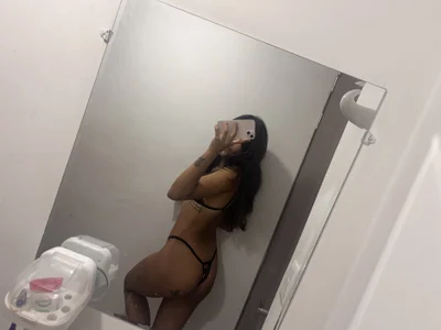 TeenPussyShow Public Pic