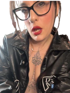 Itsivybelle_filthymilfuk Can I borrow your Harley Davidson 🏍️🏍️ Pic