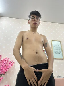 Willow_Pearl HANDSOME GUY READY TO ENJOY Pic 4