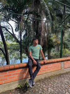 🙃💚 de Max_Zambler  3 Imagens