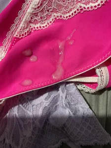 Cum over pink panties de fortheloveofheels74 Foto 3