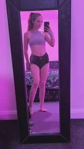 ellielouise8812's XXX Nude Photo 2