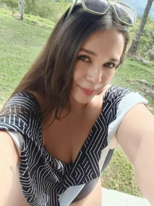 Isabella_cherry69Outside sunbathing图片