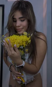 ROXI_MOON1 white looks nice on me🤍and I love flowers Pic 4