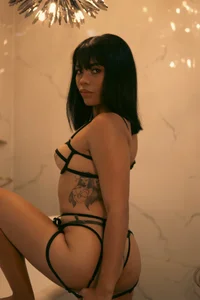 helen_zen Luxury around every curve🔥 Foto