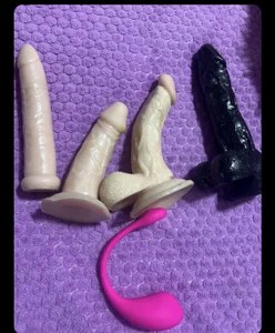 Karina_Leon Toys Gambar