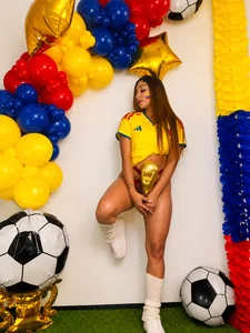 emily_parkerr: 💋⚽⚽ ( 5 фото)