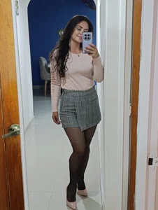 TherezaLarson I like to see myself in a skirt I feel so beautiful Foto 3