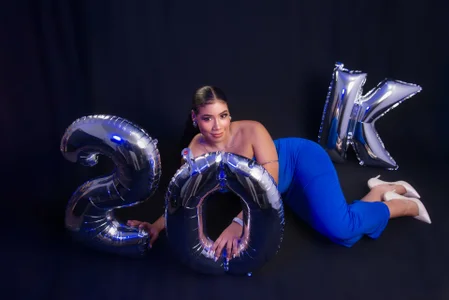 Salome_Diaz_ 𝒲𝑒 𝒜𝓇𝑒 𝒜𝓁𝓇𝑒𝒶𝒹𝓎❤️‍🔥𝟤𝟢𝒦 𝐻𝑒𝒶𝓇𝓉𝓈 𝒯𝒽𝓇𝑜𝒷𝒷𝒾𝓃𝑔 𝒪𝒻 𝒫𝓁𝑒𝒶𝓈𝓊𝓇𝑒 Immagine  3