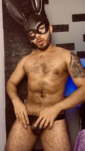 adamhairyのsexy and hot bunnyの 5枚の写真