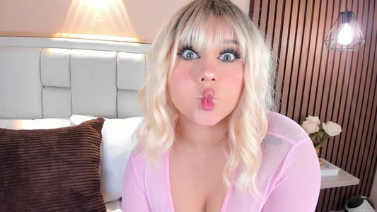 AvyMilton Blonde bombshell ♥ รูป  9