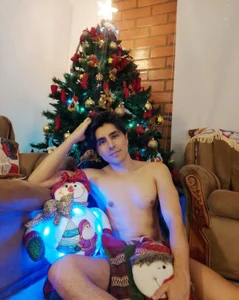 dylan_cross_: MERRY CHRISTMAS 🎀🫶🏻🧑🏻‍🎄 ( 4 фото)