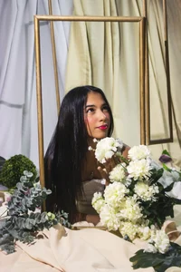 emily_gaviria1 Like a flower… soft and wild Bilde 5