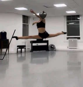 MilaRenee: LOOK HOW I BEND ;) ( 5 фото)