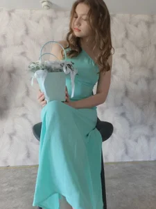 SonaKhalili gave flowers Bilde