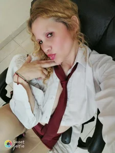 Evangelyne_rose your favorite secretary  2. fénykép