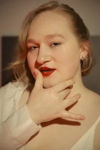 Kitty_Rest_のSexy white lingerie in neonの 3枚の写真