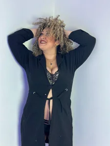 Katti_Barrera Casual wear elephant clothing shows sensuality and eroticism 🔥 Foto