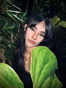 outside in a hot nigth od Rouse_Monroe  5 snímek