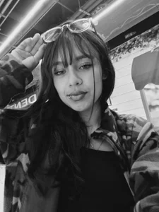 LiaTeylor Public Pic