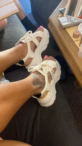 housegirl_bigcock Sexy feet and heels Pic