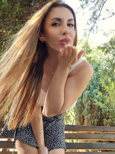 MilfNextDoor20 Public Pic 2