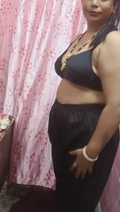 cutee_bhabhi women in black Pic 2