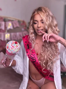 maddisonblush 🧁My special day🧁 Pic 4