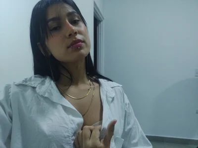 MariaJoseWalker's Wake up, my sweetest temptation… ☀️🔥 From 9:00 AM to 5:00 PM (Colombia time), I’m here, ready to dr Sex Photo 2