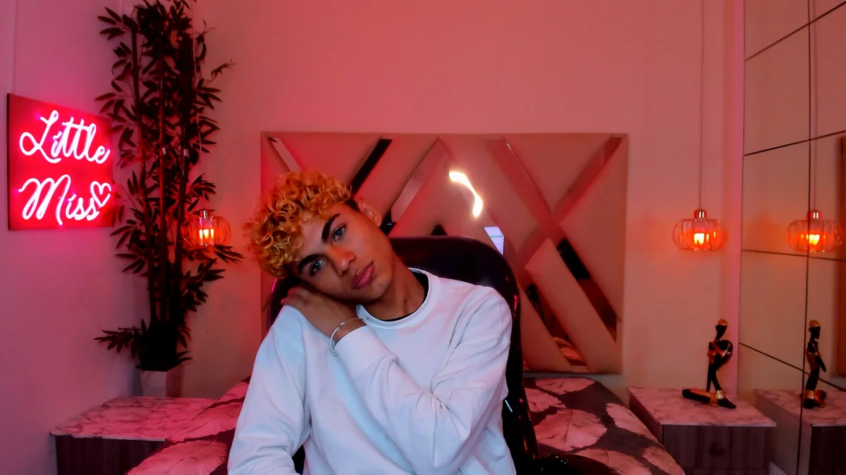 Anyelo_Twink Trending Plaatje 5508