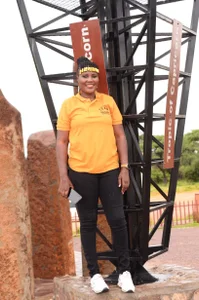 Obedient-Oldwhore Public Gambar 3