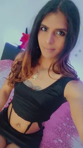 karen_sofia_のkaren with sexy dressの 5枚の写真