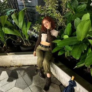 Nikki__uwu That´s me feeling the world around me  2. fénykép