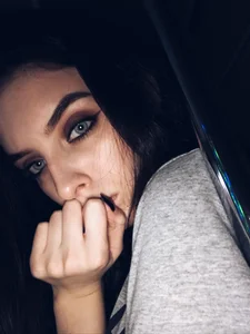 _Shy_Jenny_ Public Billede 3