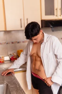 ZoeKrug cooking something hot to eat me 🤭🤭  5টি ছবি