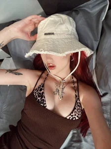 MollyBat: Blossoming Frames ( 2 фото)