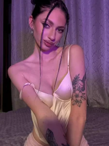 Onlykisssy Public Pic 4