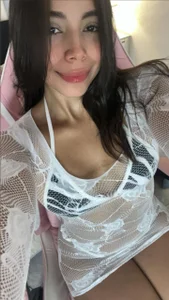 Zoe-Evanns Public  5টি ছবি